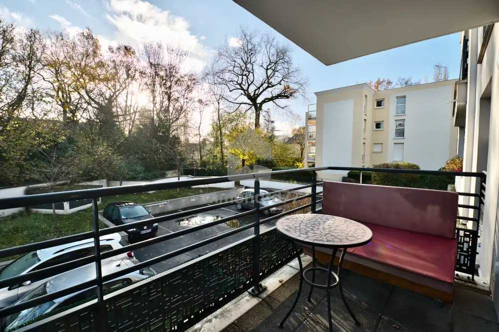 Balcon parking studio livry 692c3076b0e8b