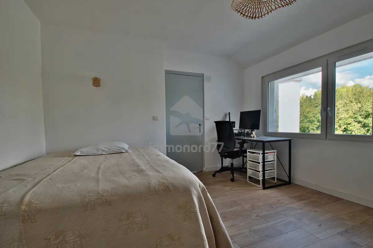 Chambre4 fenetre maison ville claye souilly 6aaaaedc05fdb