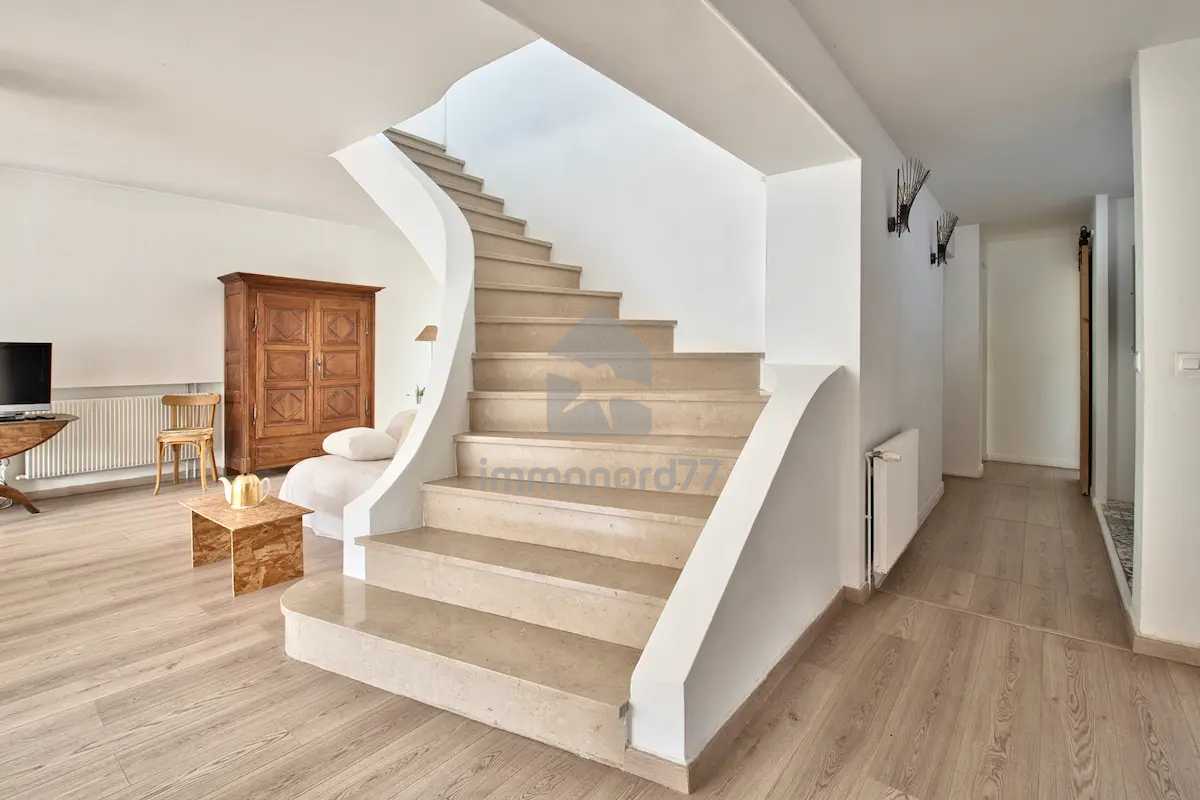 Escalier etage maison ville claye souilly 6aaaaf22aa1d5