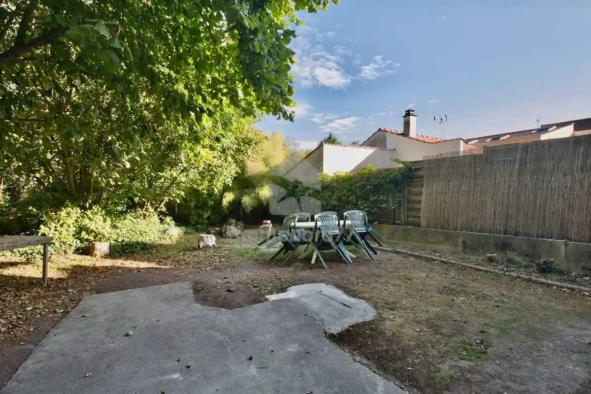 Jardin cote maison ville claye souilly 6aaaaf3a318af