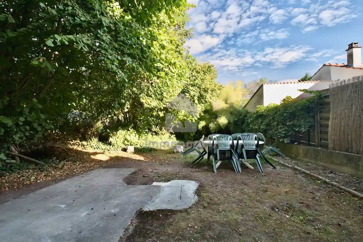 Jardin table maison ville claye souilly 6aaaaf3a41c8f