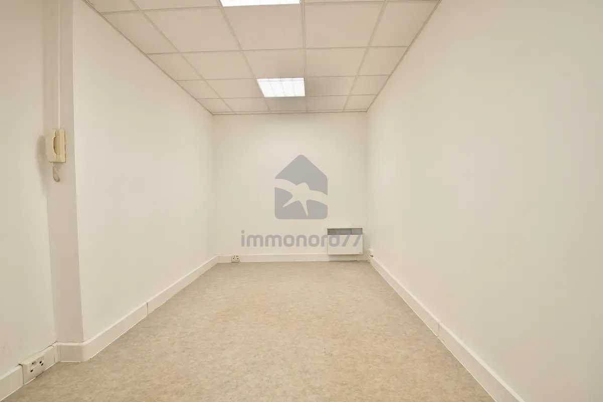 Piece local commercial claye souilly 6aaaaf493bd68