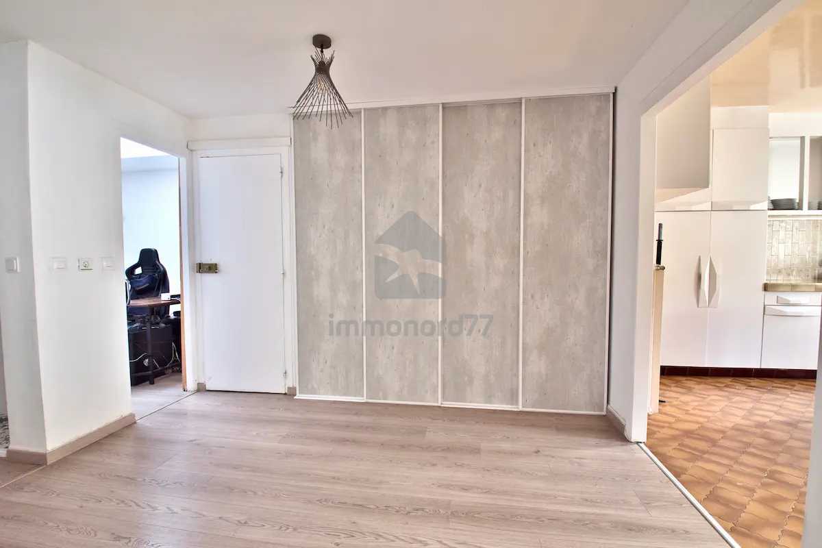 Placard entree etage1 maison ville claye souilly 6aaaaf4948b82