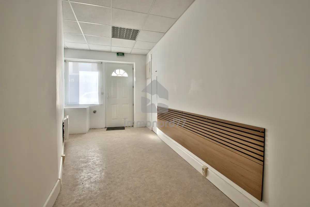 Port entree local commercial claye souilly 6aaaaf49751f7