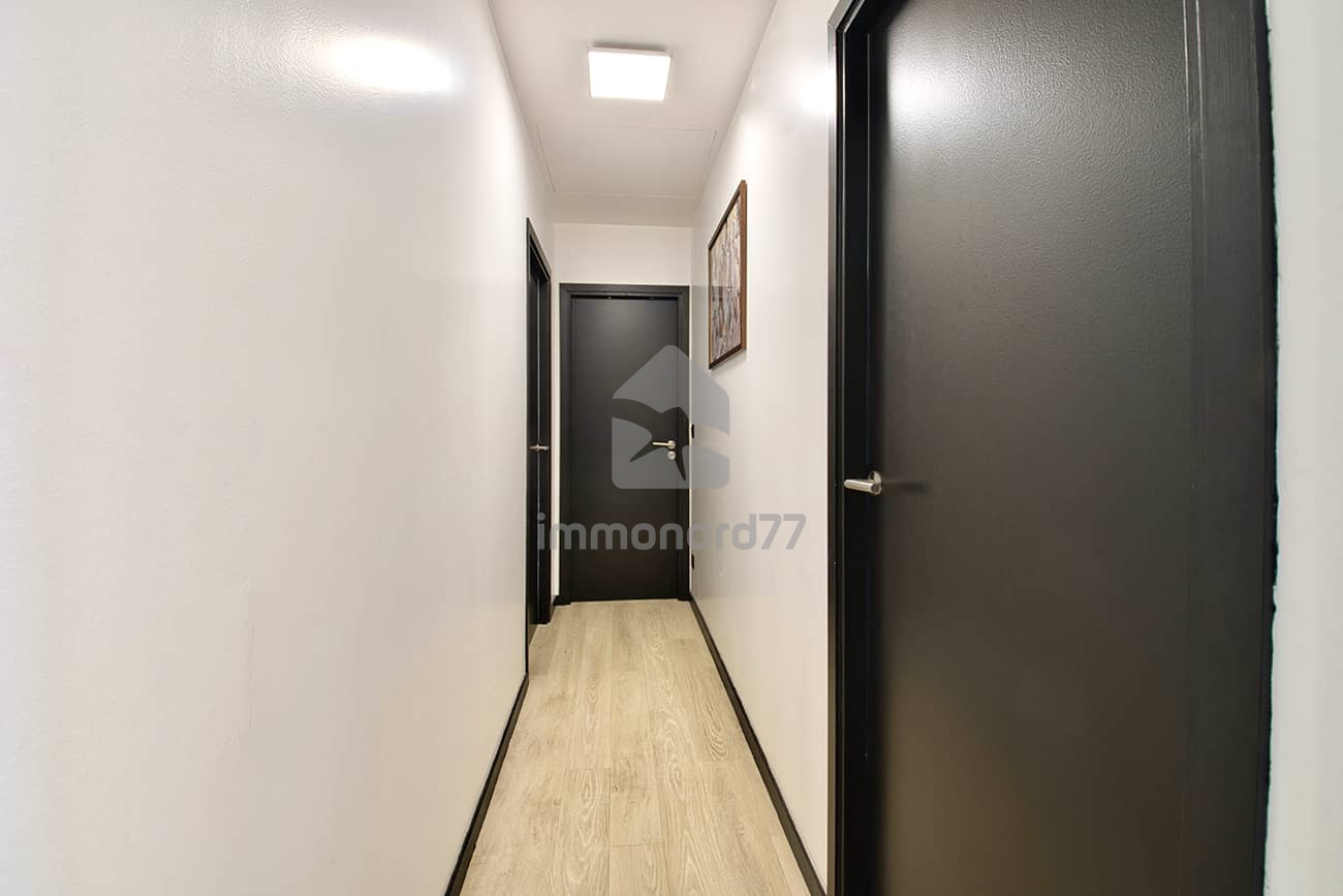 Vente maison messy couloir 656da6a19d574