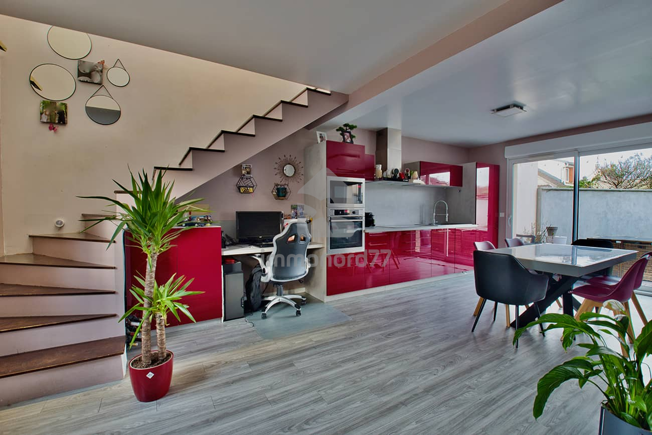 Vente maison messy escalier entree 656da6b80e9f8